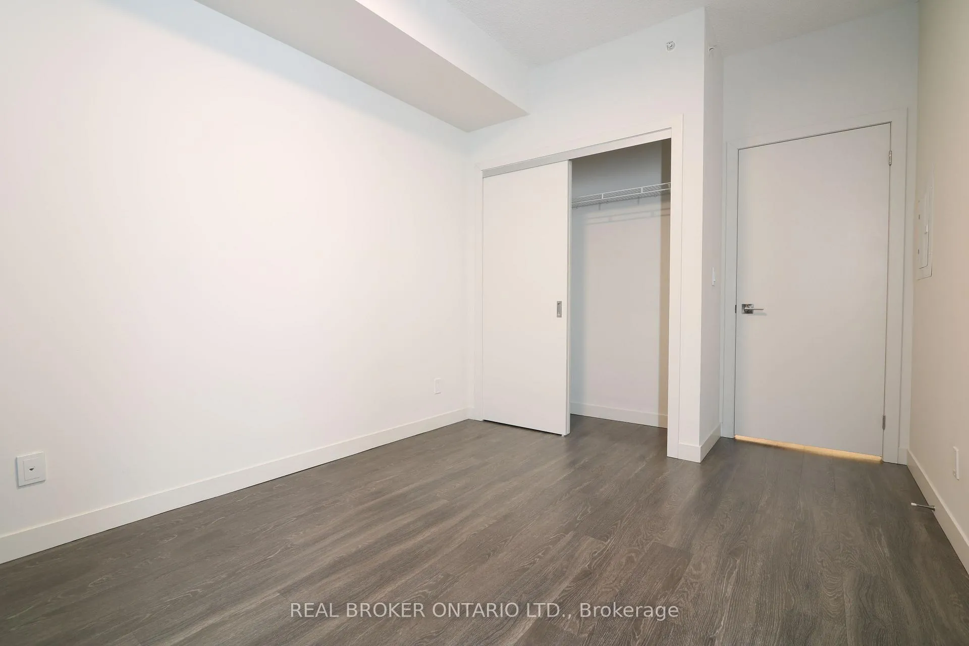Photo 19 of Unit 1006, 2093 Fairview Street, Burlington, Freeman — HOMEH