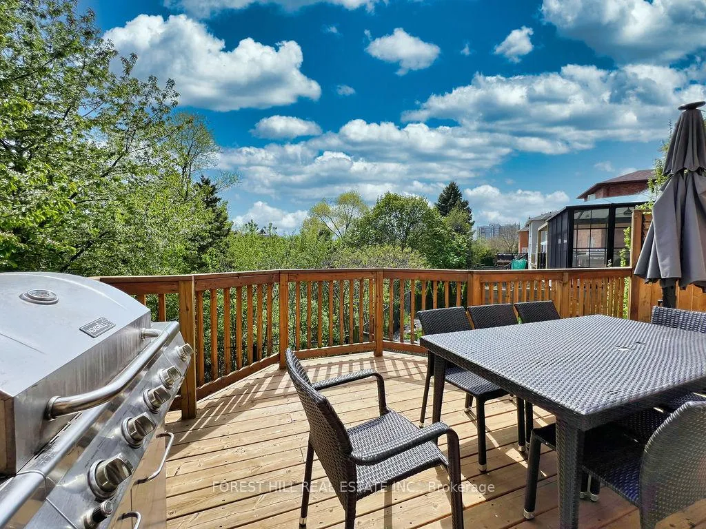 Photo 4 of 211 Franklin Avenue, Vaughan, Crestwood-Springfarm-Yorkhill — HOMEH