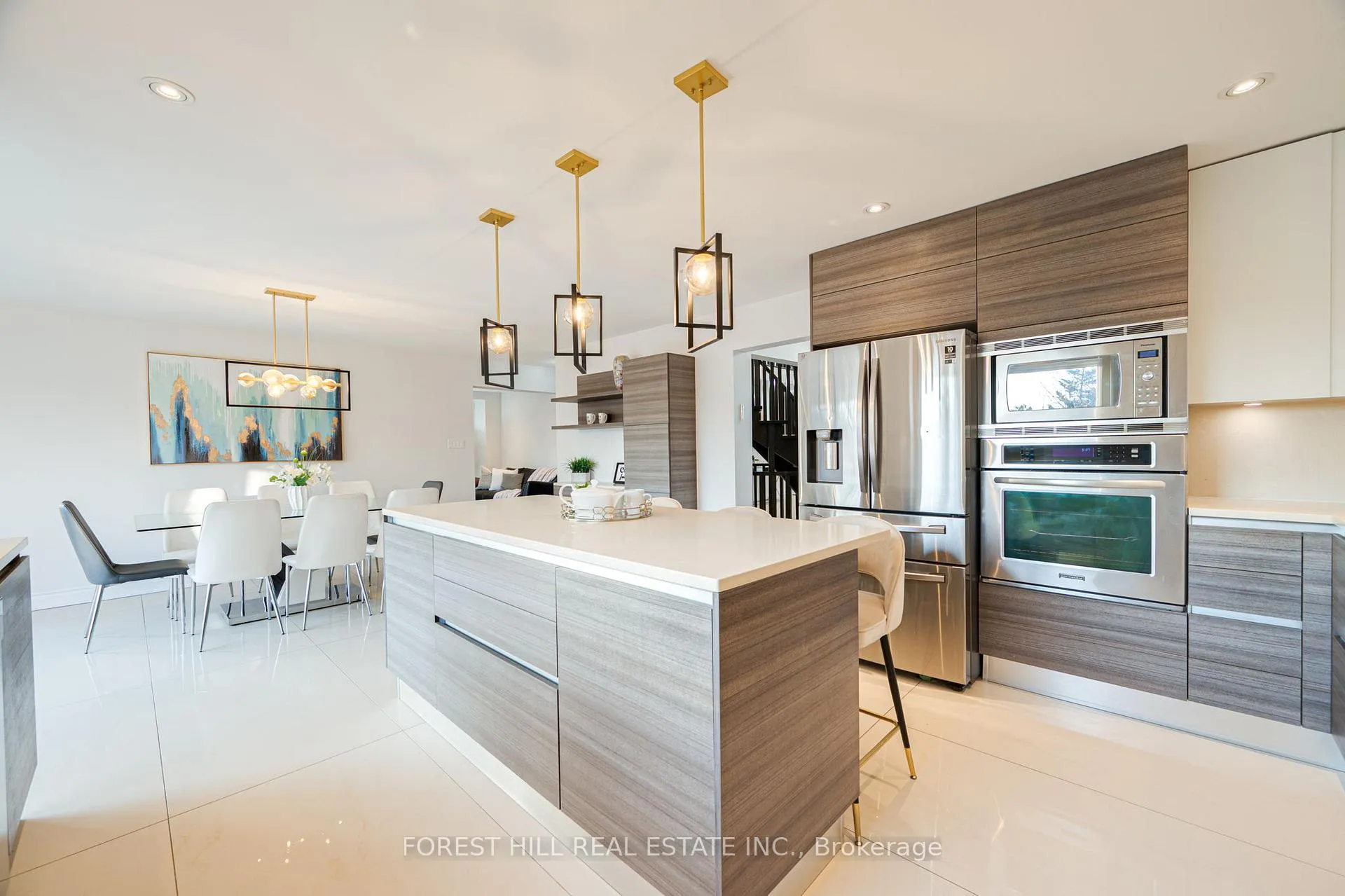 Photo 5 of 211 Franklin Avenue, Vaughan, Crestwood-Springfarm-Yorkhill — HOMEH