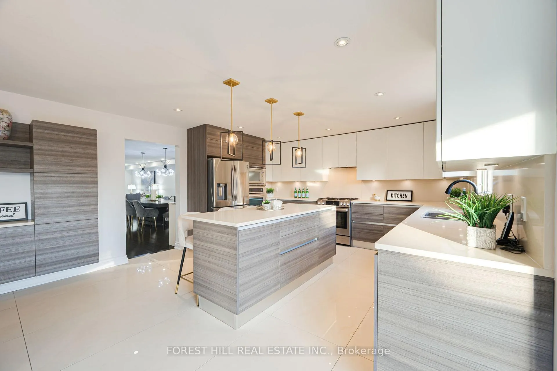 Photo 9 of 211 Franklin Avenue, Vaughan, Crestwood-Springfarm-Yorkhill — HOMEH