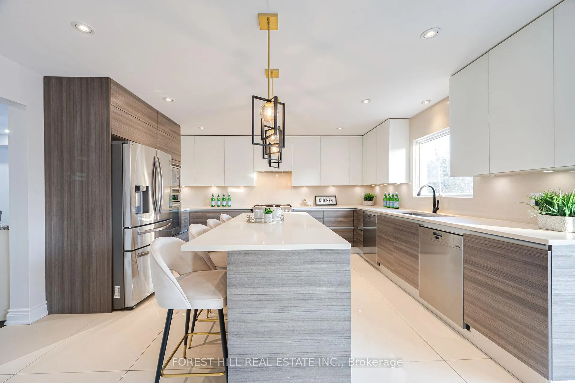 Photo 11 of 211 Franklin Avenue, Vaughan, Crestwood-Springfarm-Yorkhill — HOMEH