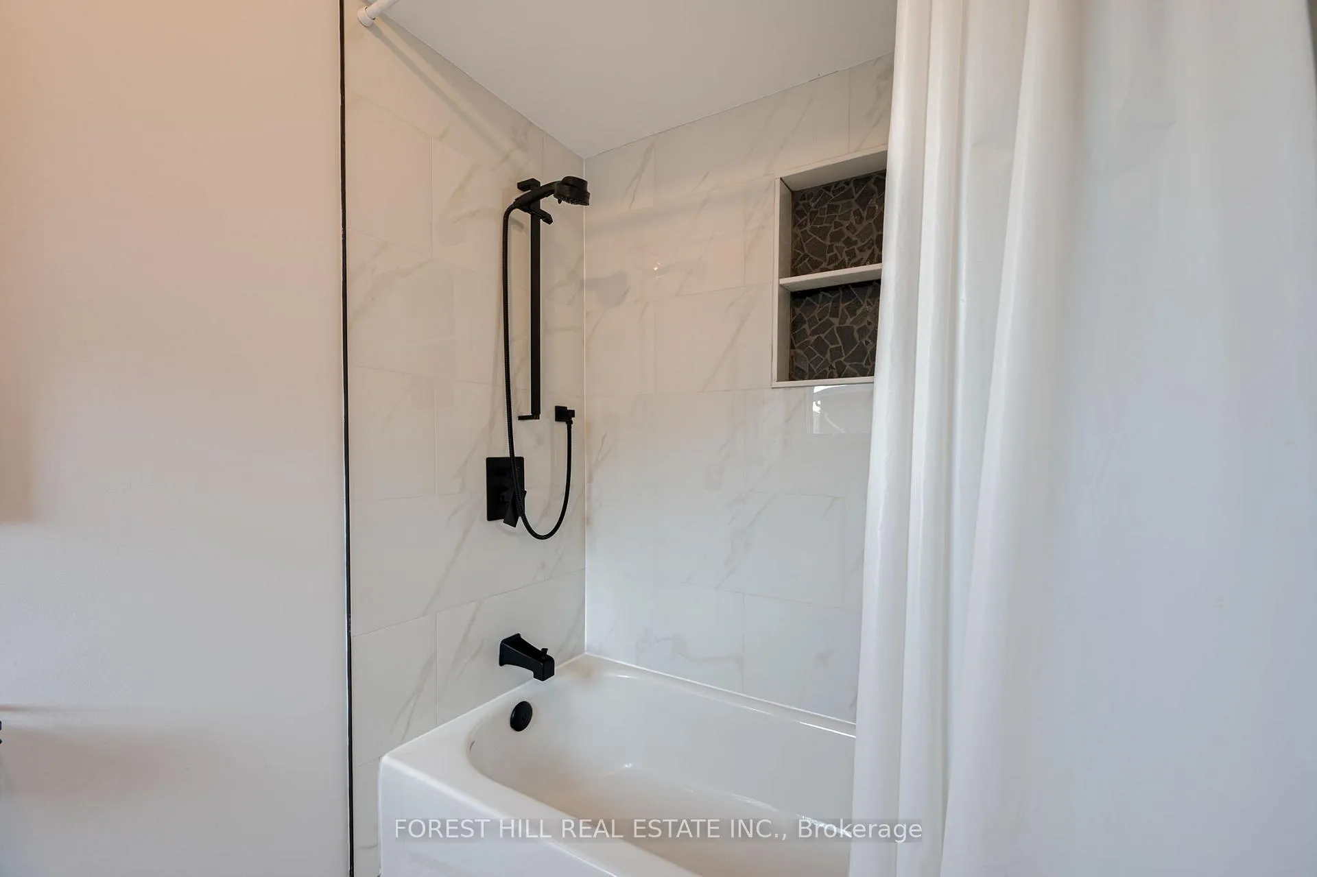 Photo 35 of 211 Franklin Avenue, Vaughan, Crestwood-Springfarm-Yorkhill — HOMEH