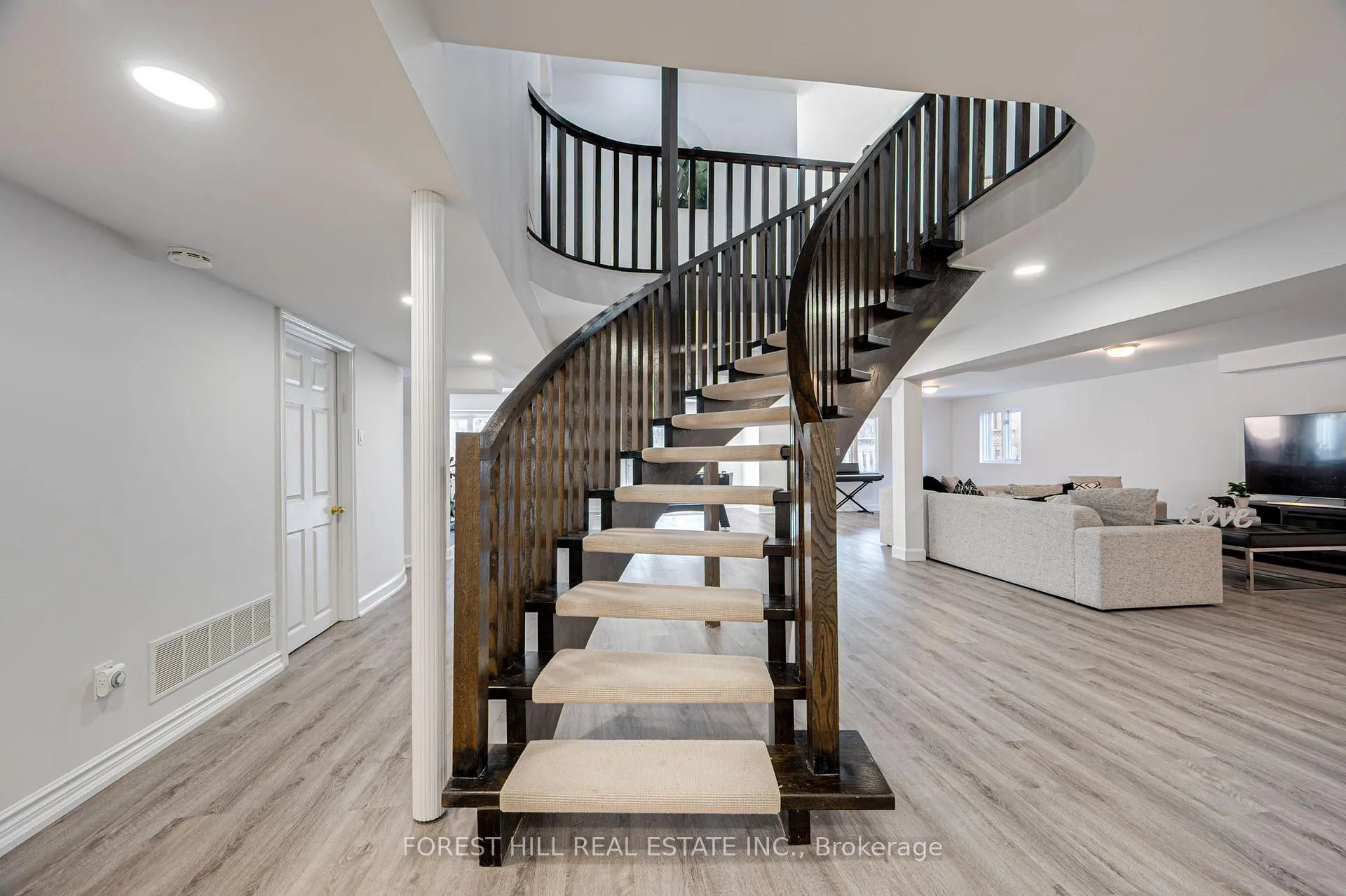 Photo 41 of 211 Franklin Avenue, Vaughan, Crestwood-Springfarm-Yorkhill — HOMEH