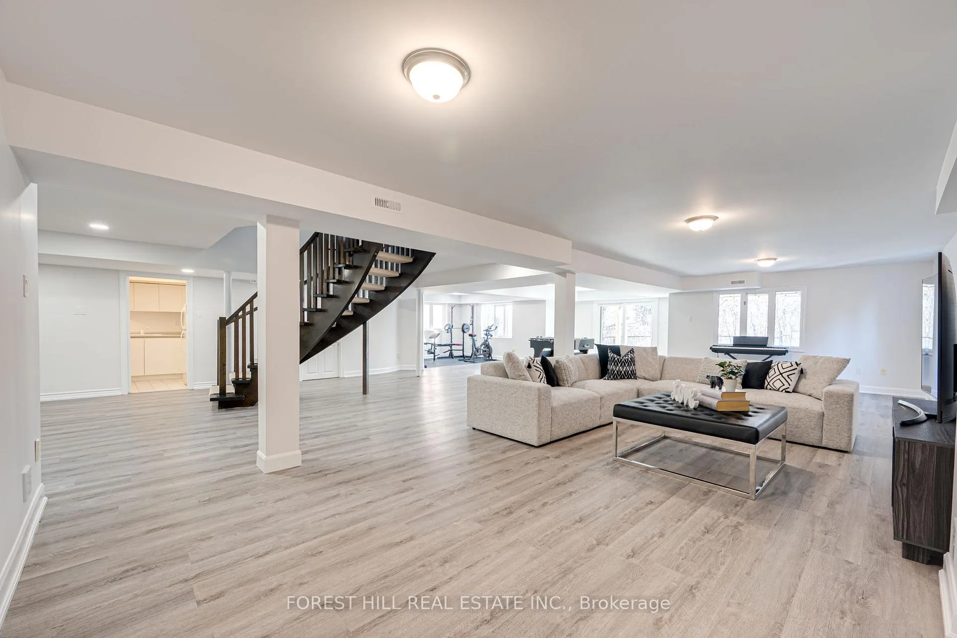 Photo 42 of 211 Franklin Avenue, Vaughan, Crestwood-Springfarm-Yorkhill — HOMEH