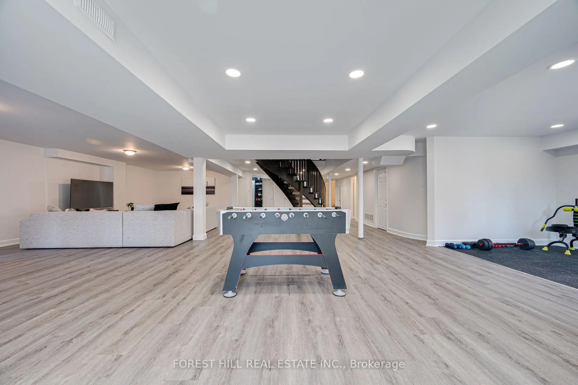 Photo 43 of 211 Franklin Avenue, Vaughan, Crestwood-Springfarm-Yorkhill — HOMEH