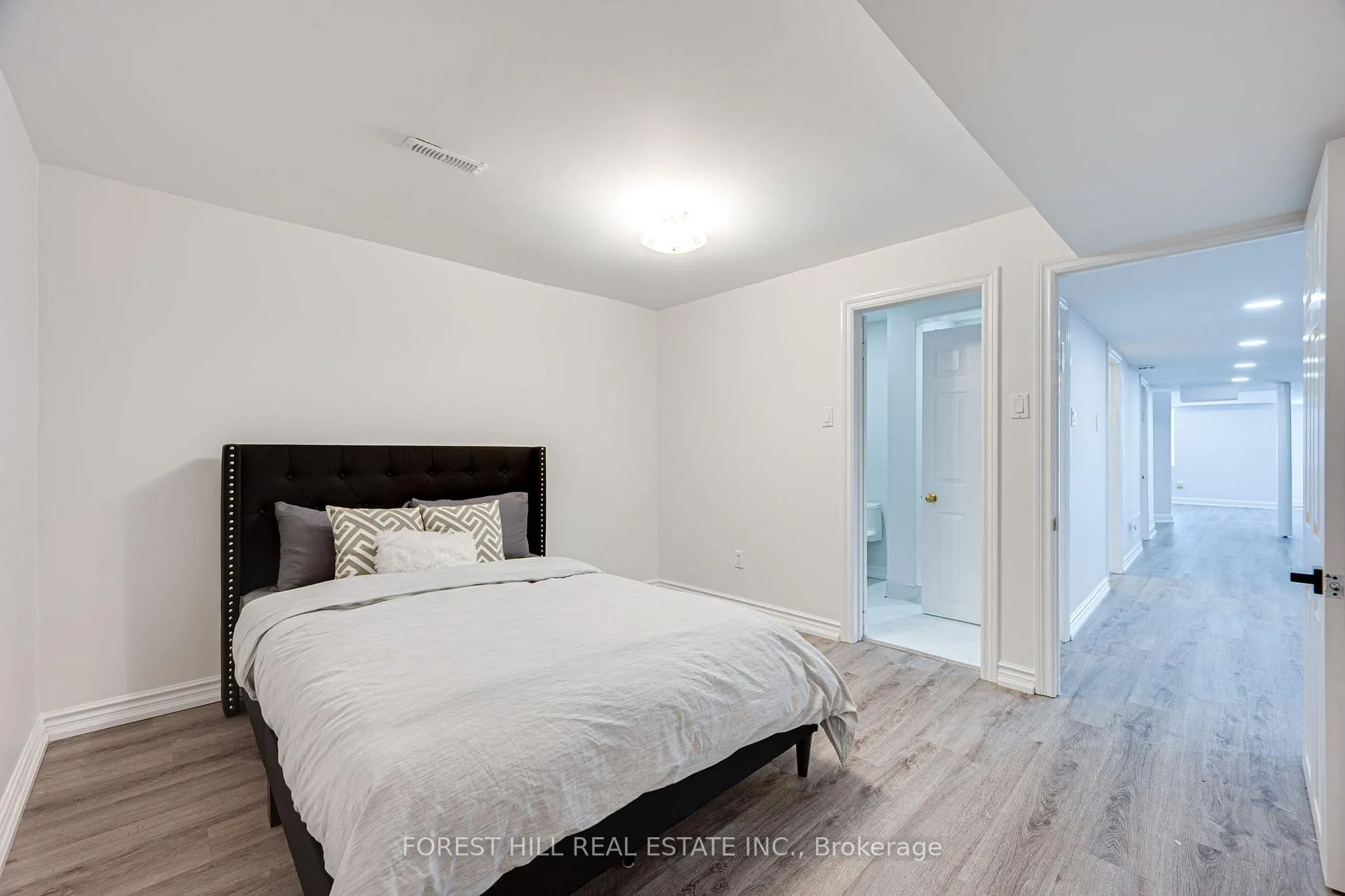 Photo 45 of 211 Franklin Avenue, Vaughan, Crestwood-Springfarm-Yorkhill — HOMEH