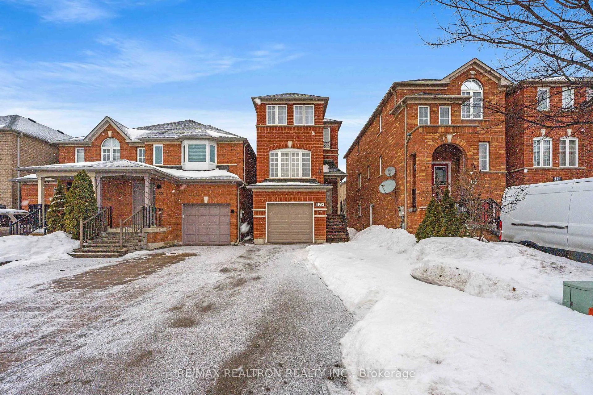 Photo 1 of 177 Sassafras Circle, Vaughan, Patterson — HOMEH