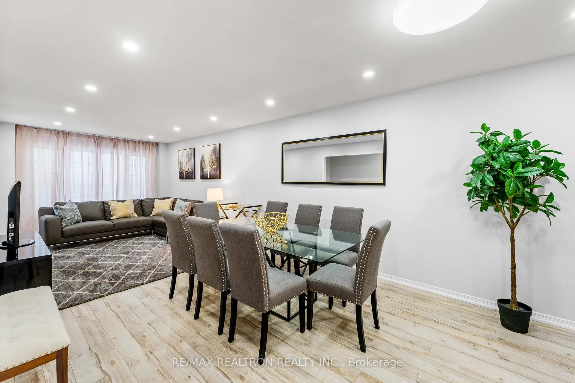 Photo 3 of 177 Sassafras Circle, Vaughan, Patterson — HOMEH