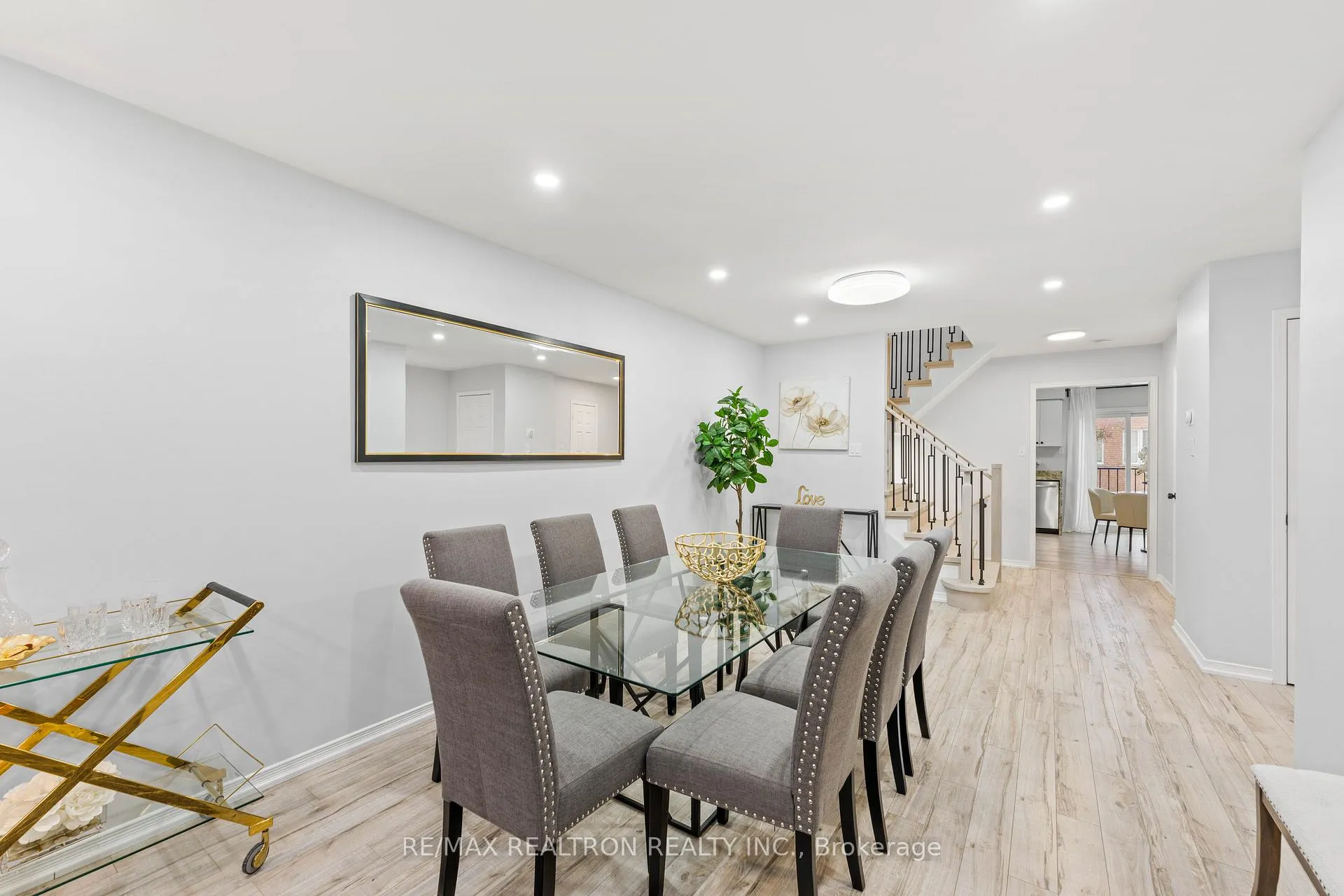 Photo 4 of 177 Sassafras Circle, Vaughan, Patterson — HOMEH
