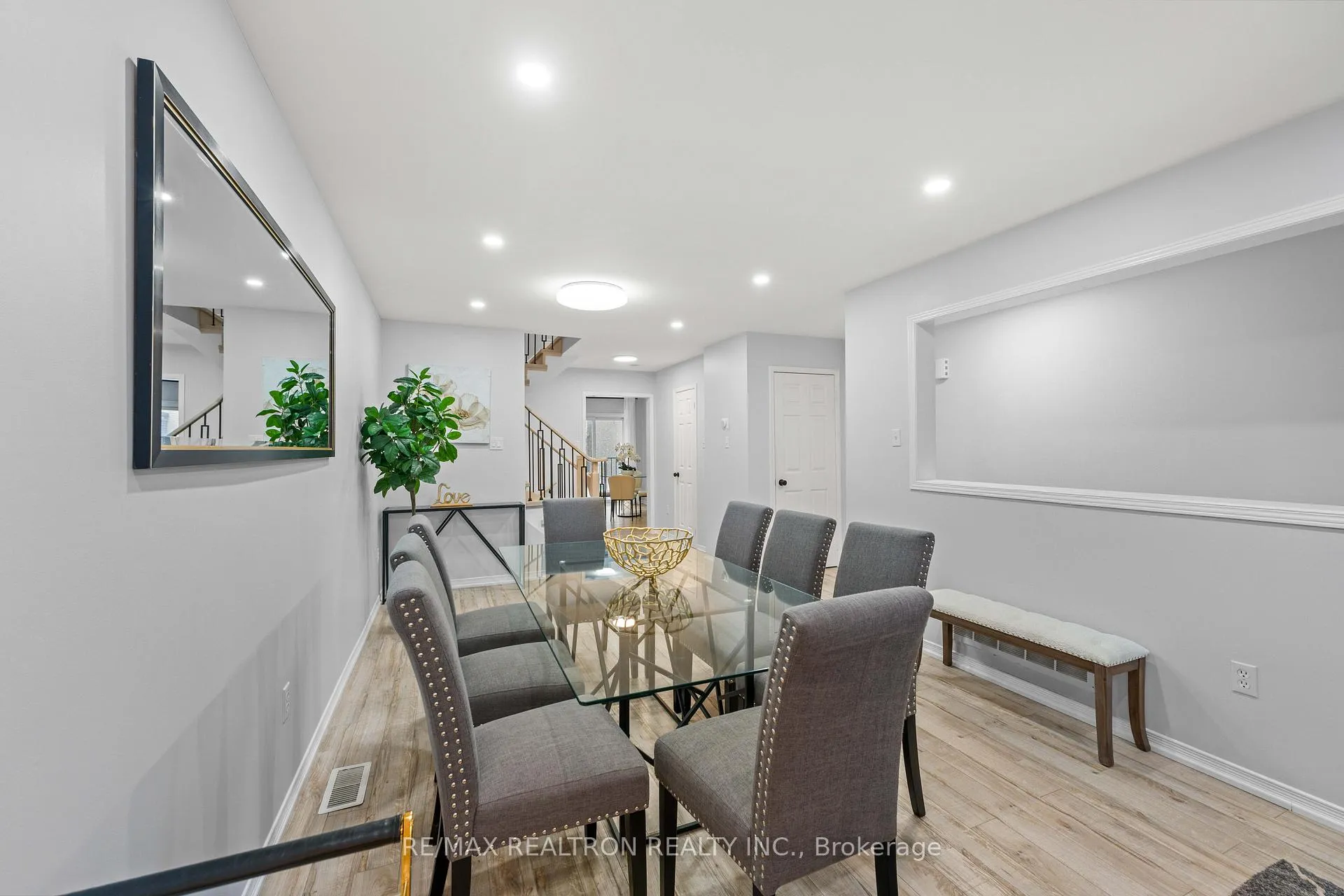 Photo 5 of 177 Sassafras Circle, Vaughan, Patterson — HOMEH