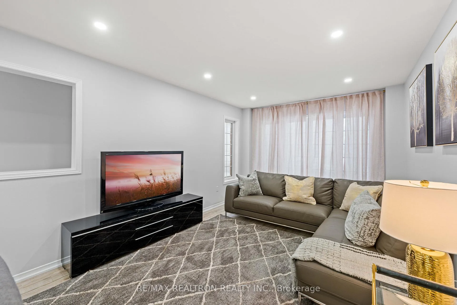 Photo 7 of 177 Sassafras Circle, Vaughan, Patterson — HOMEH