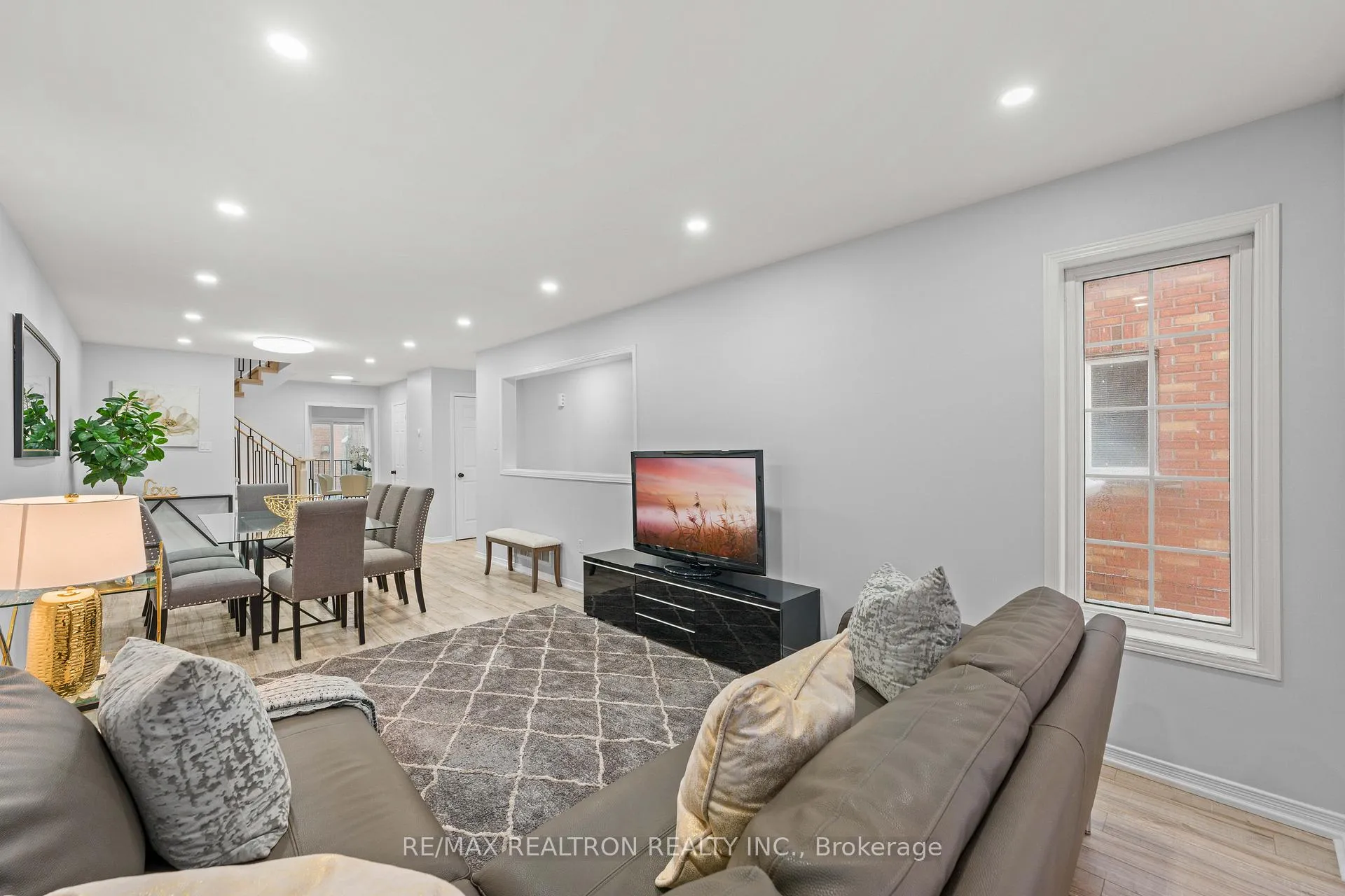 Photo 10 of 177 Sassafras Circle, Vaughan, Patterson — HOMEH