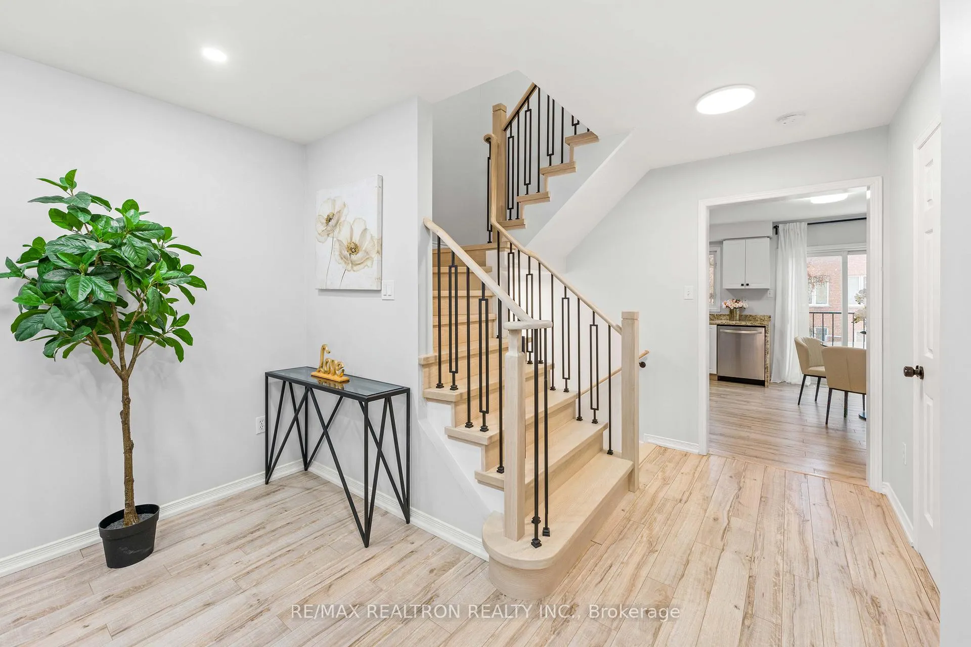 Photo 11 of 177 Sassafras Circle, Vaughan, Patterson — HOMEH