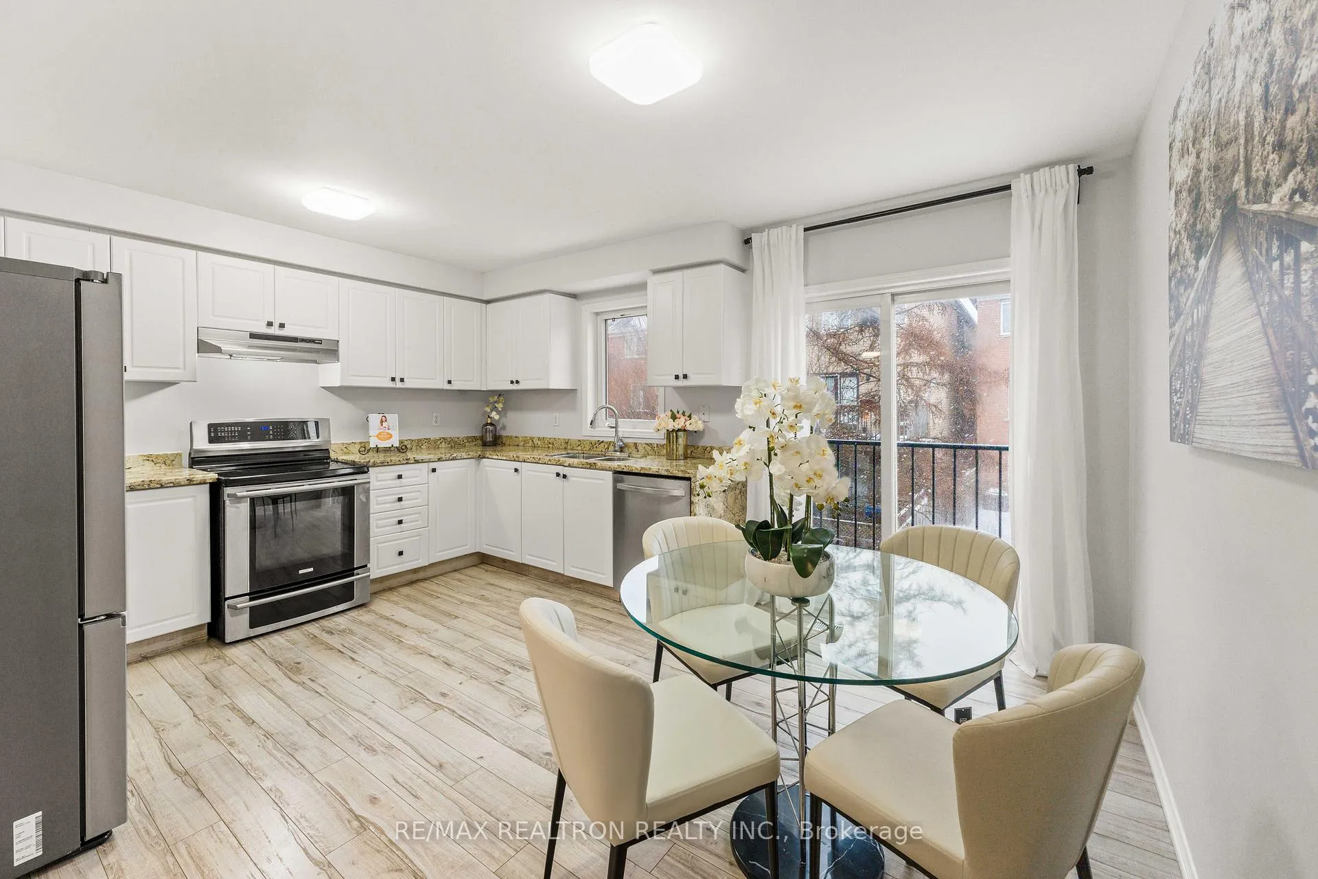 Photo 17 of 177 Sassafras Circle, Vaughan, Patterson — HOMEH