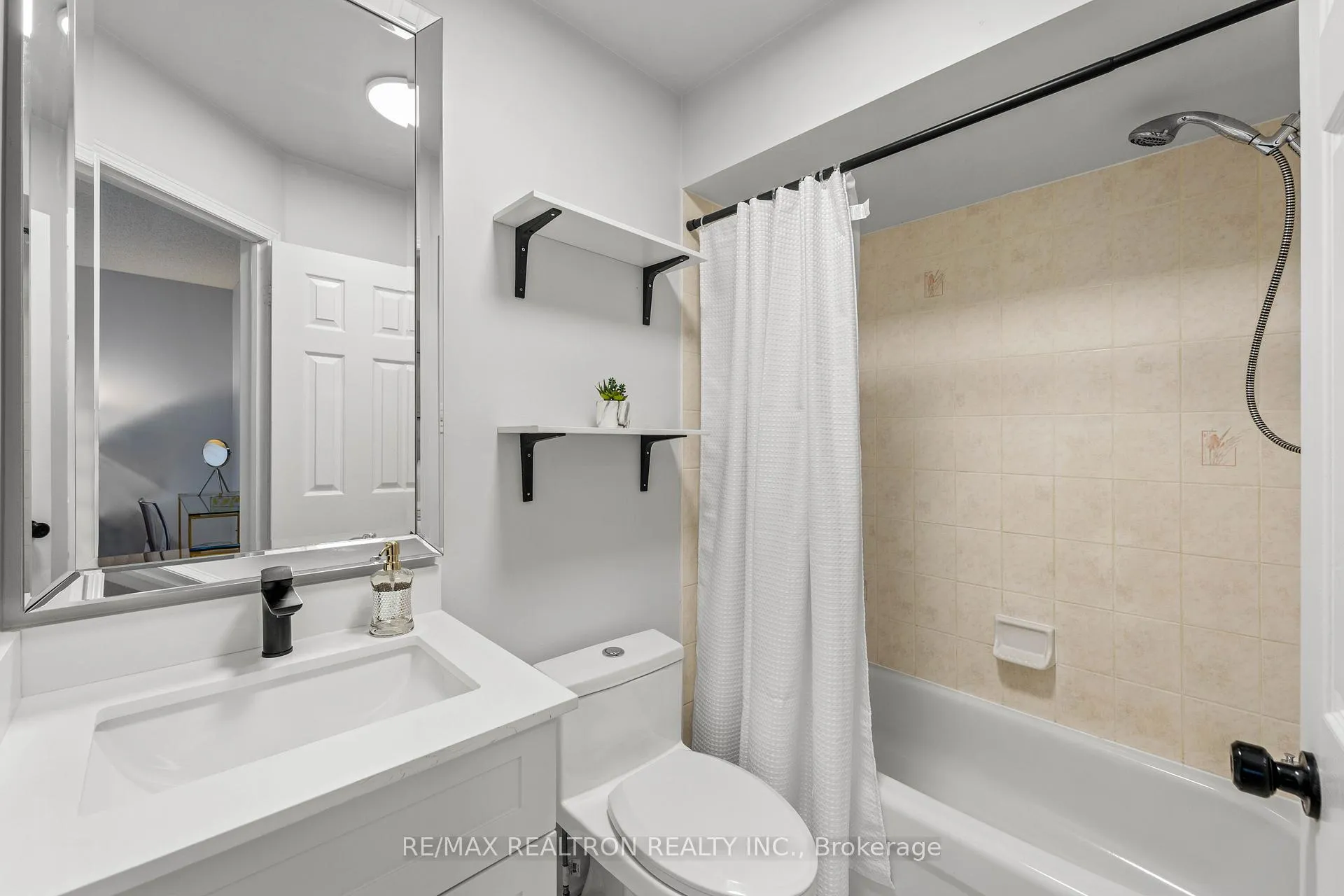 Photo 23 of 177 Sassafras Circle, Vaughan, Patterson — HOMEH