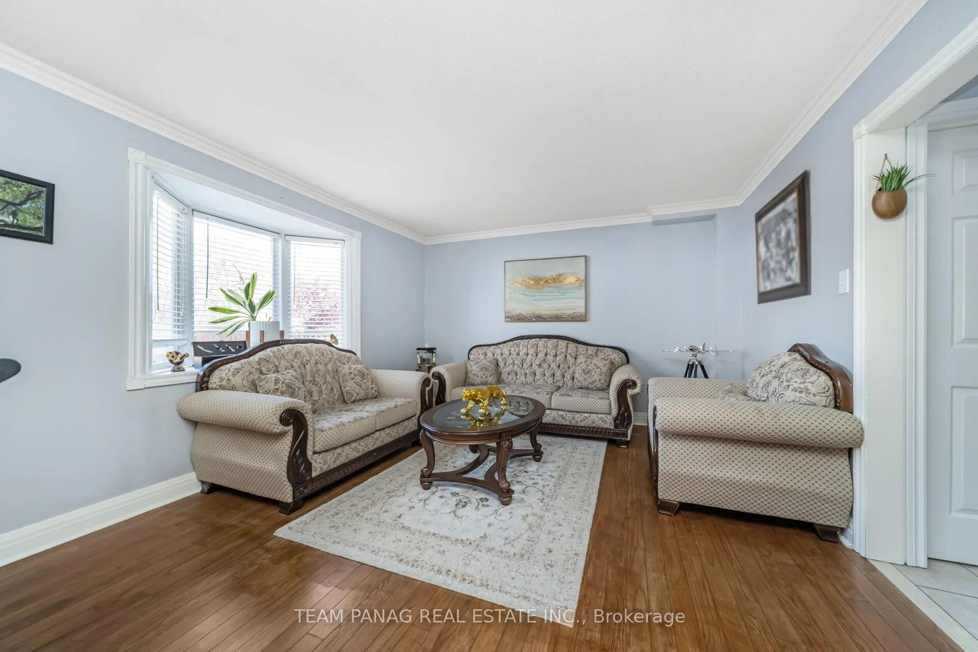Photo 4 of 6 Howard Court, Brampton, Heart Lake West — HOMEH