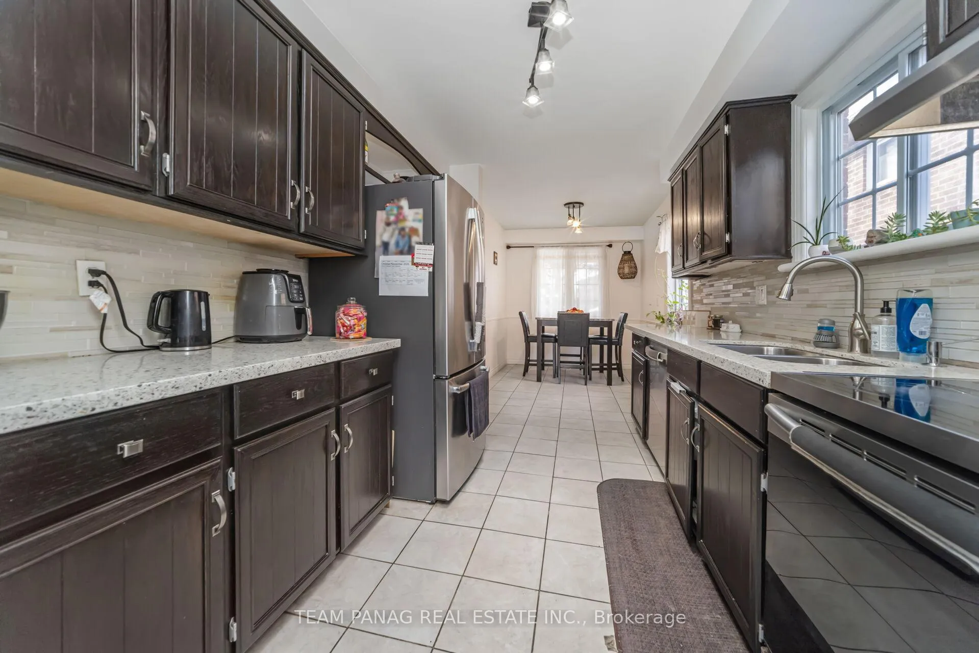 Photo 9 of 6 Howard Court, Brampton, Heart Lake West — HOMEH