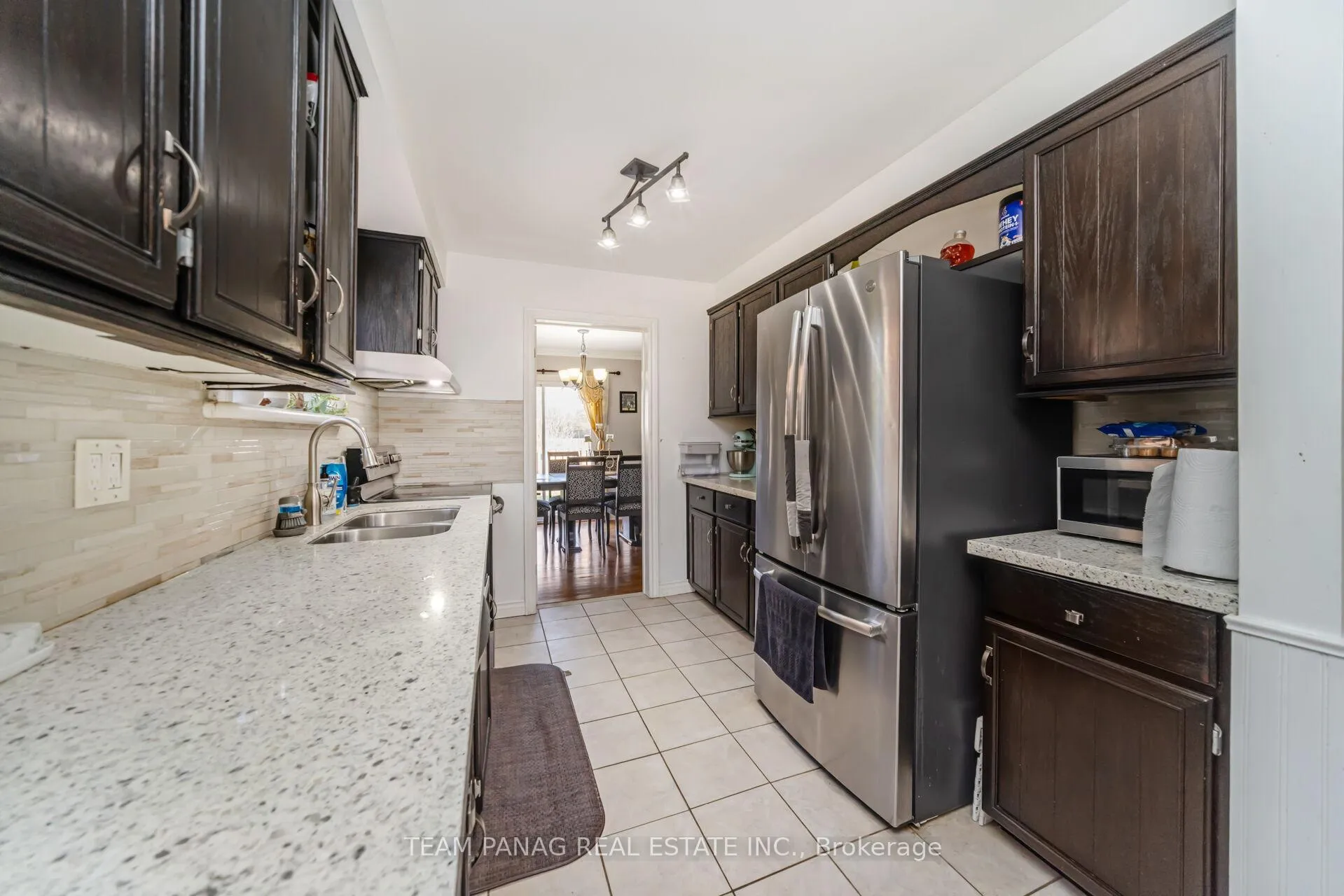 Photo 10 of 6 Howard Court, Brampton, Heart Lake West — HOMEH