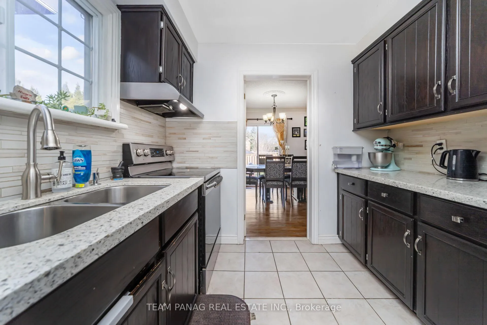 Photo 11 of 6 Howard Court, Brampton, Heart Lake West — HOMEH