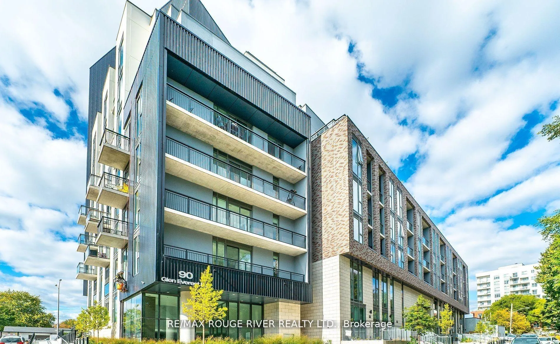 Front of Unit 805, 90 Glen Everest Road