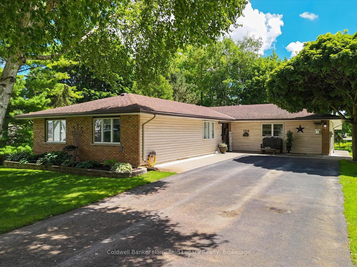 Photo of 120 Jones Street W