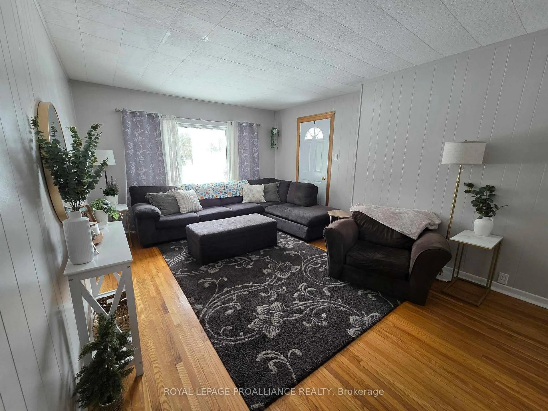 Photo 4 of 76 Benjamin Street, Belleville, Belleville Ward — HOMEH
