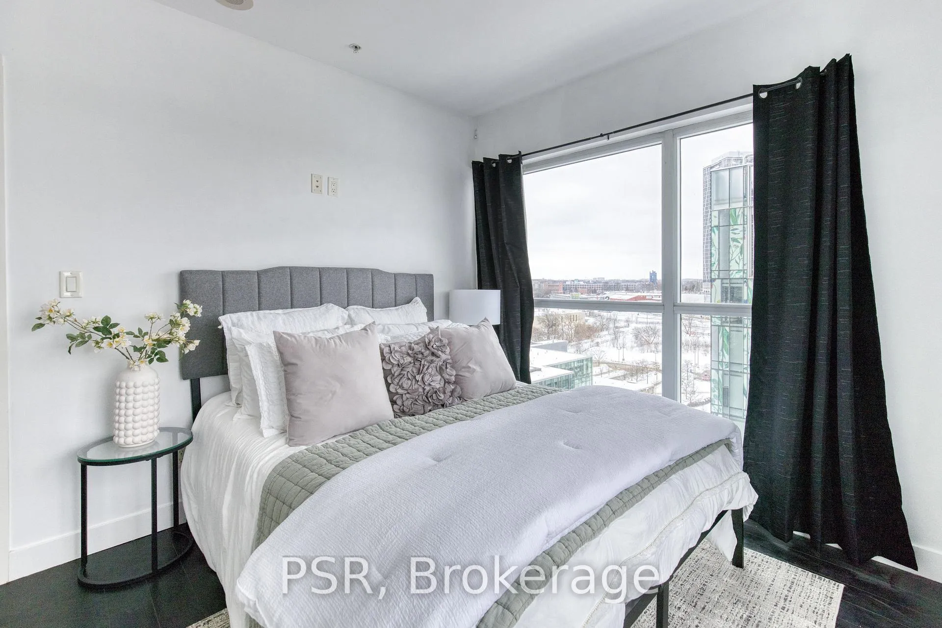 Photo 12 of Unit 902, 1 Victoria Street S, Kitchener — HOMEH