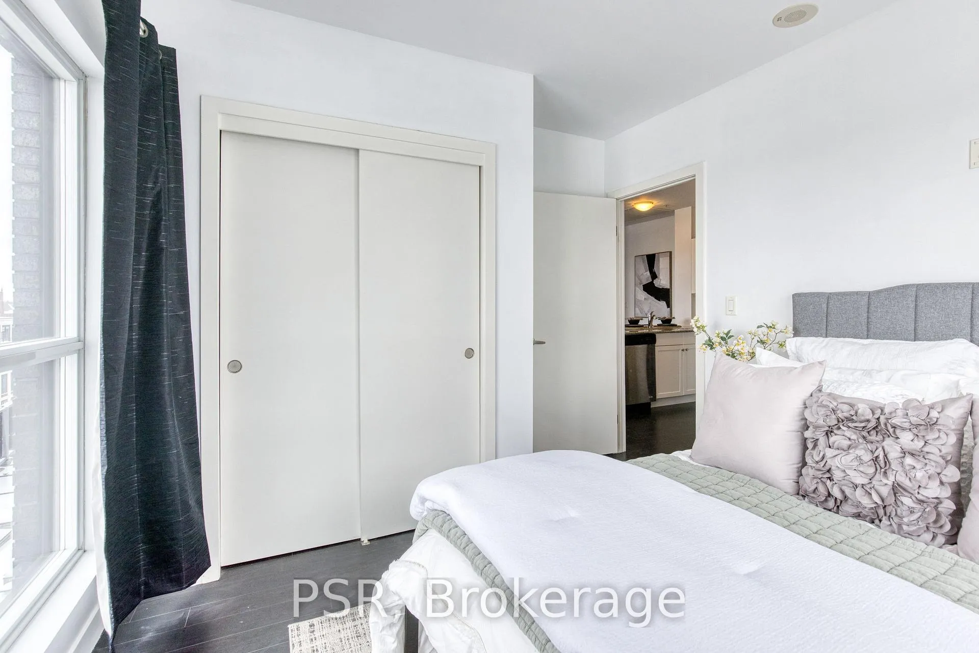 Photo 13 of Unit 902, 1 Victoria Street S, Kitchener — HOMEH