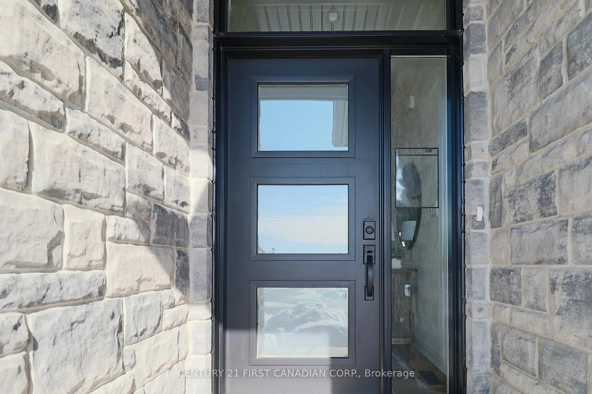 Photo 3 of Unit 10, 32 Postma Crescent, North Middlesex, Ailsa Craig — HOMEH