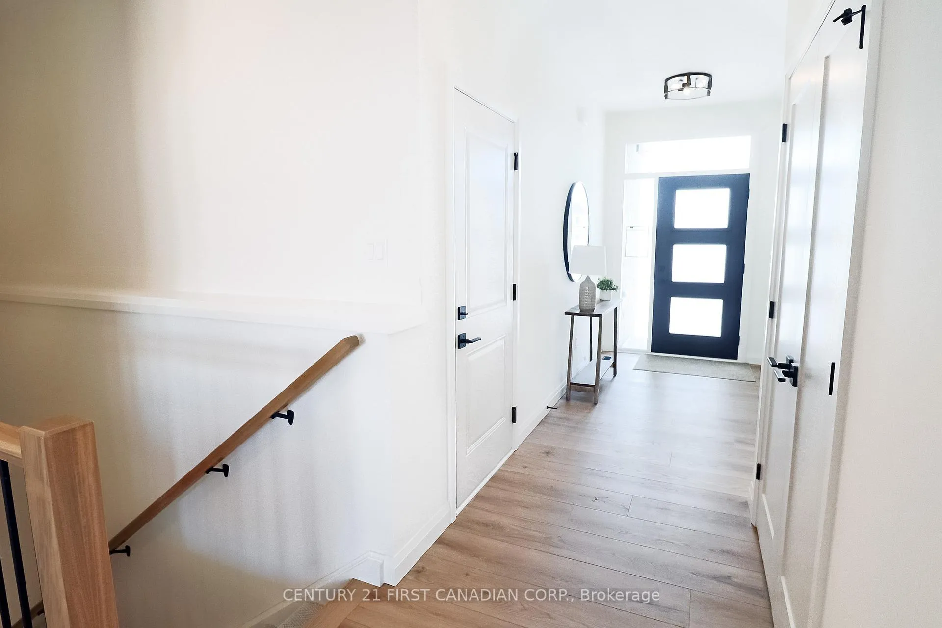 Photo 4 of Unit 10, 32 Postma Crescent, North Middlesex, Ailsa Craig — HOMEH