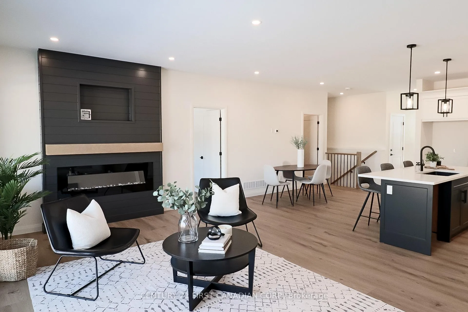 Photo 14 of Unit 10, 32 Postma Crescent, North Middlesex, Ailsa Craig — HOMEH
