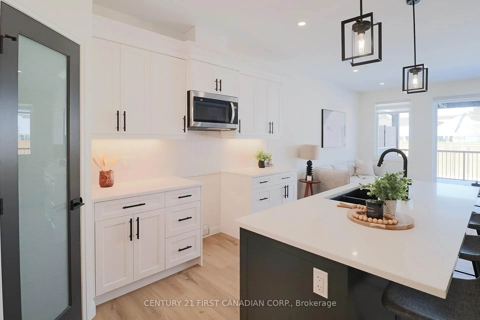 Photo 16 of Unit 10, 32 Postma Crescent, North Middlesex, Ailsa Craig — HOMEH