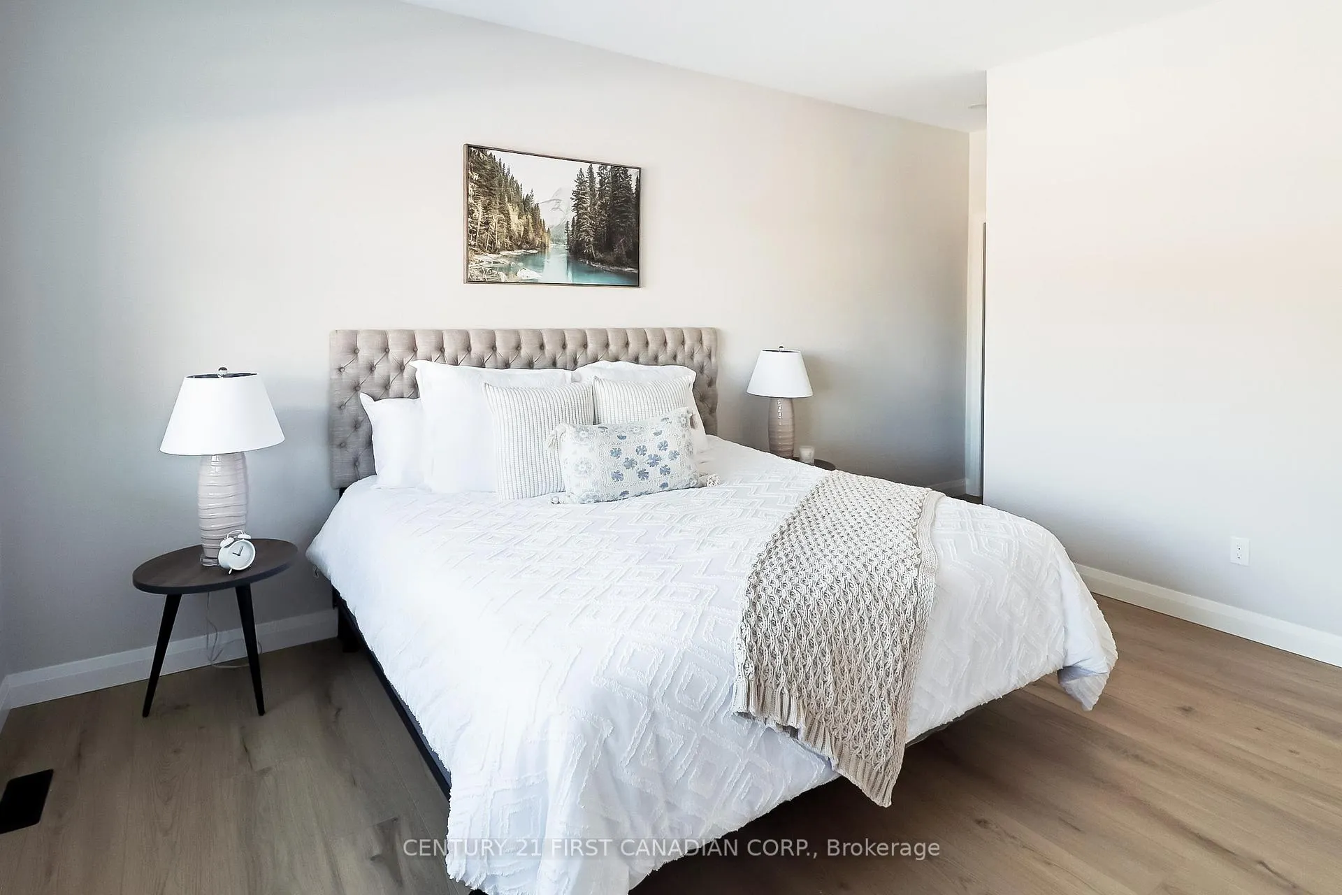 Photo 25 of Unit 10, 32 Postma Crescent, North Middlesex, Ailsa Craig — HOMEH
