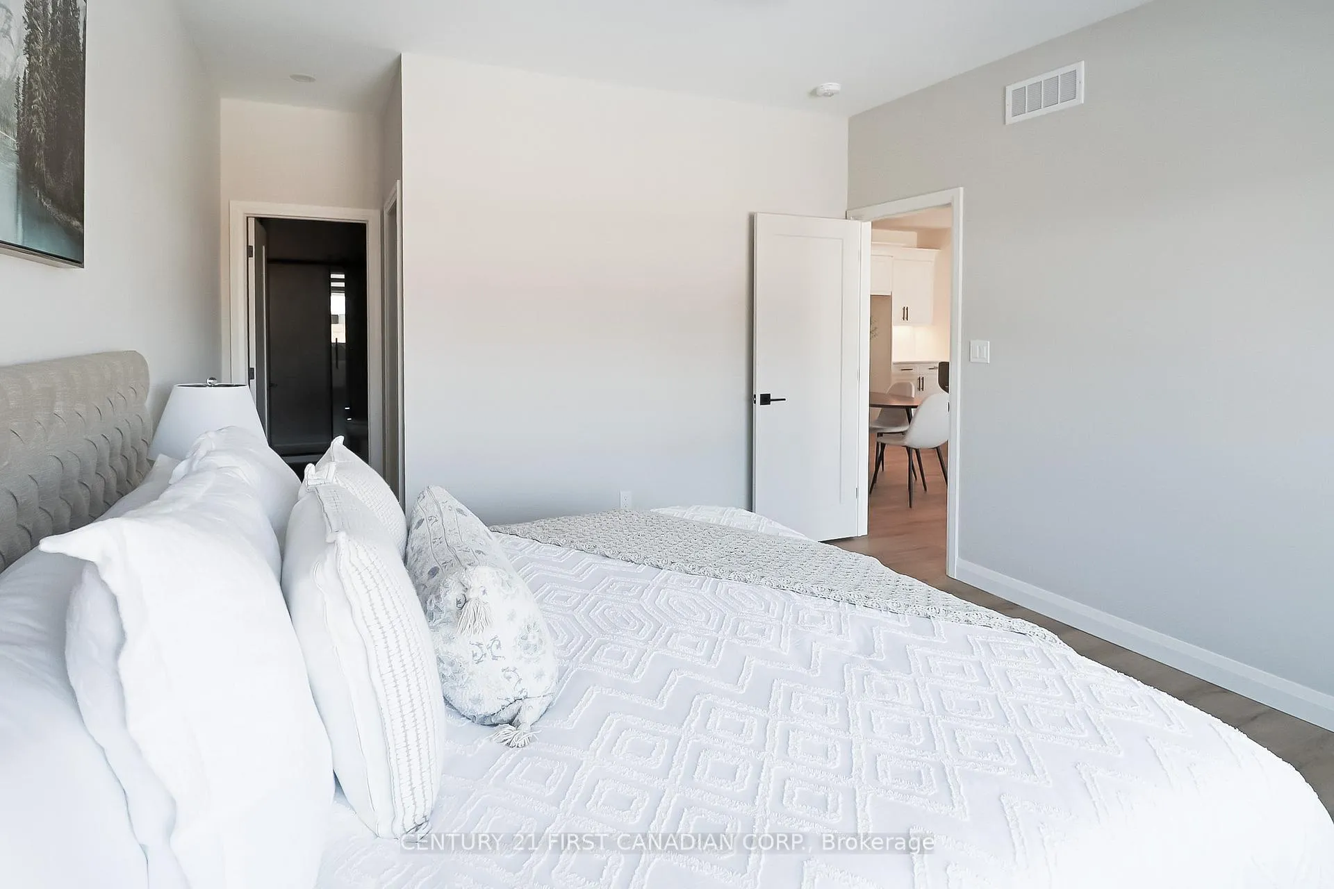 Photo 26 of Unit 10, 32 Postma Crescent, North Middlesex, Ailsa Craig — HOMEH
