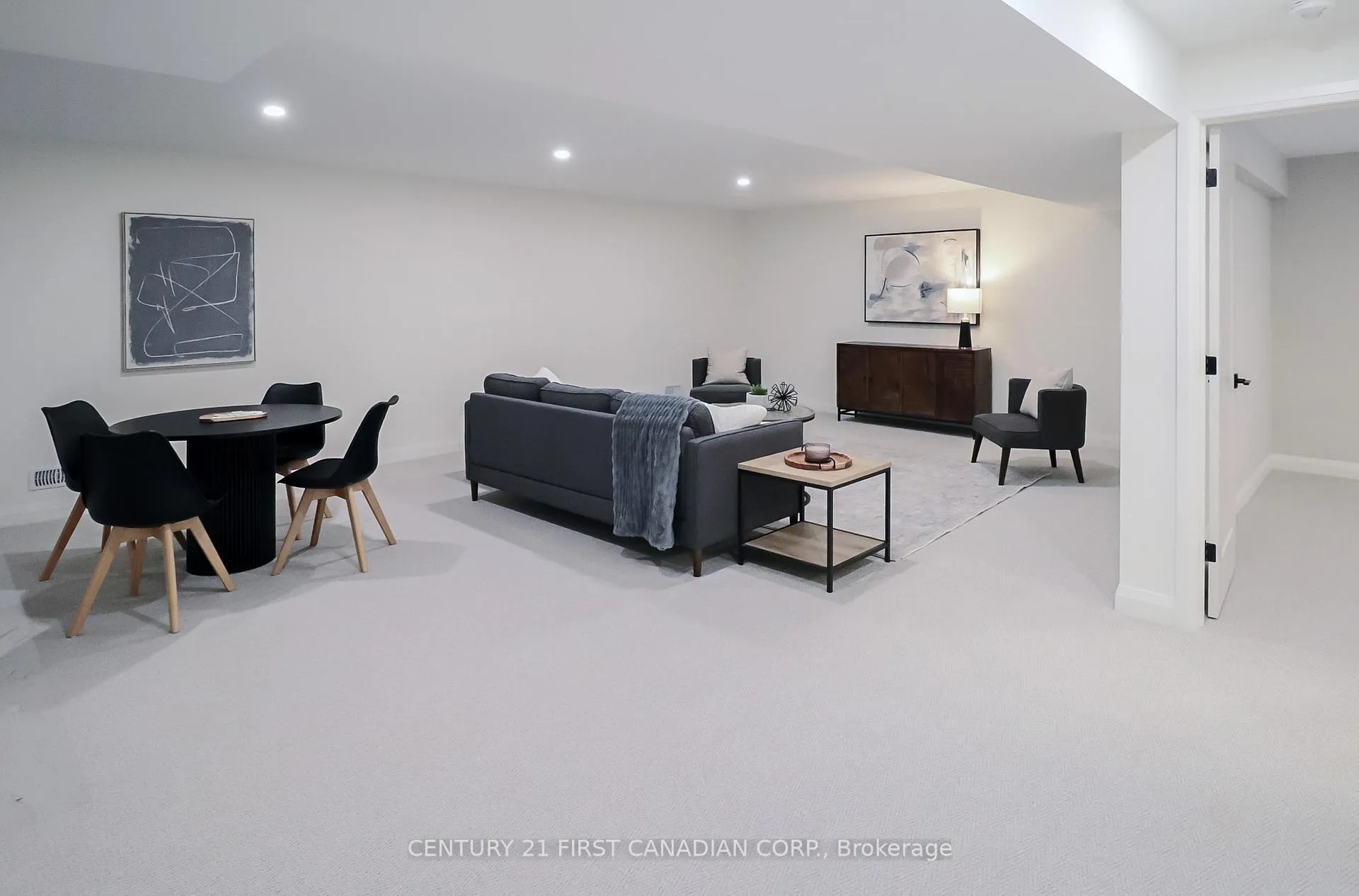 Photo 32 of Unit 10, 32 Postma Crescent, North Middlesex, Ailsa Craig — HOMEH