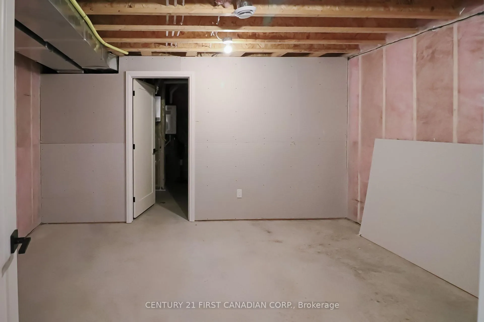 Photo 39 of Unit 10, 32 Postma Crescent, North Middlesex, Ailsa Craig — HOMEH