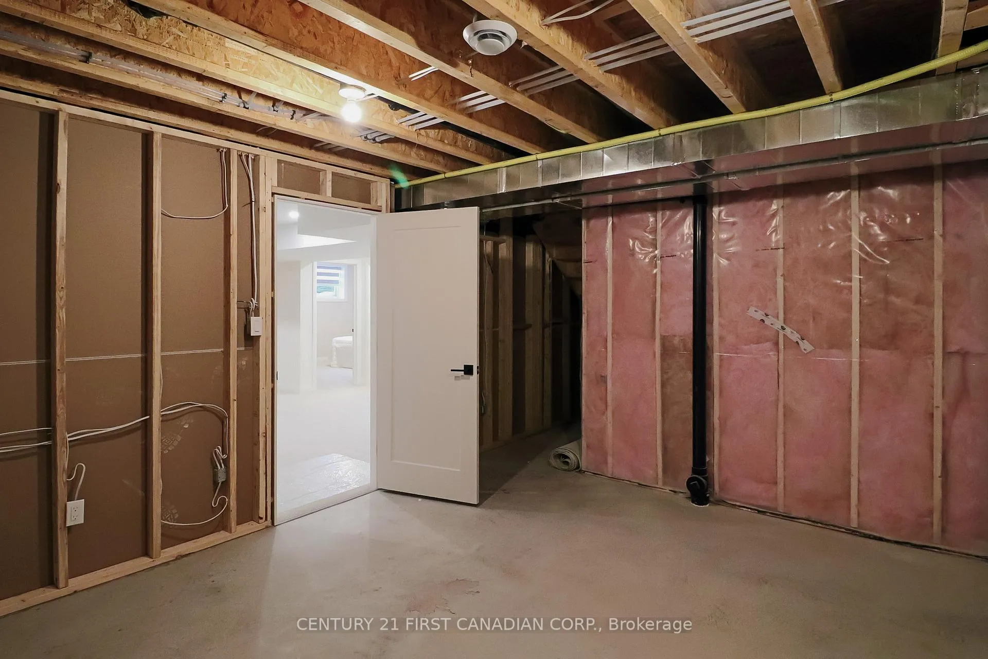 Photo 40 of Unit 10, 32 Postma Crescent, North Middlesex, Ailsa Craig — HOMEH