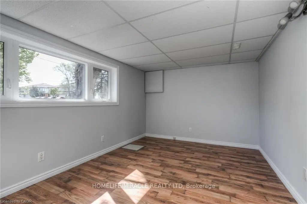 Photo 9 of 107 Pinnacle Drive, Kitchener — HOMEH