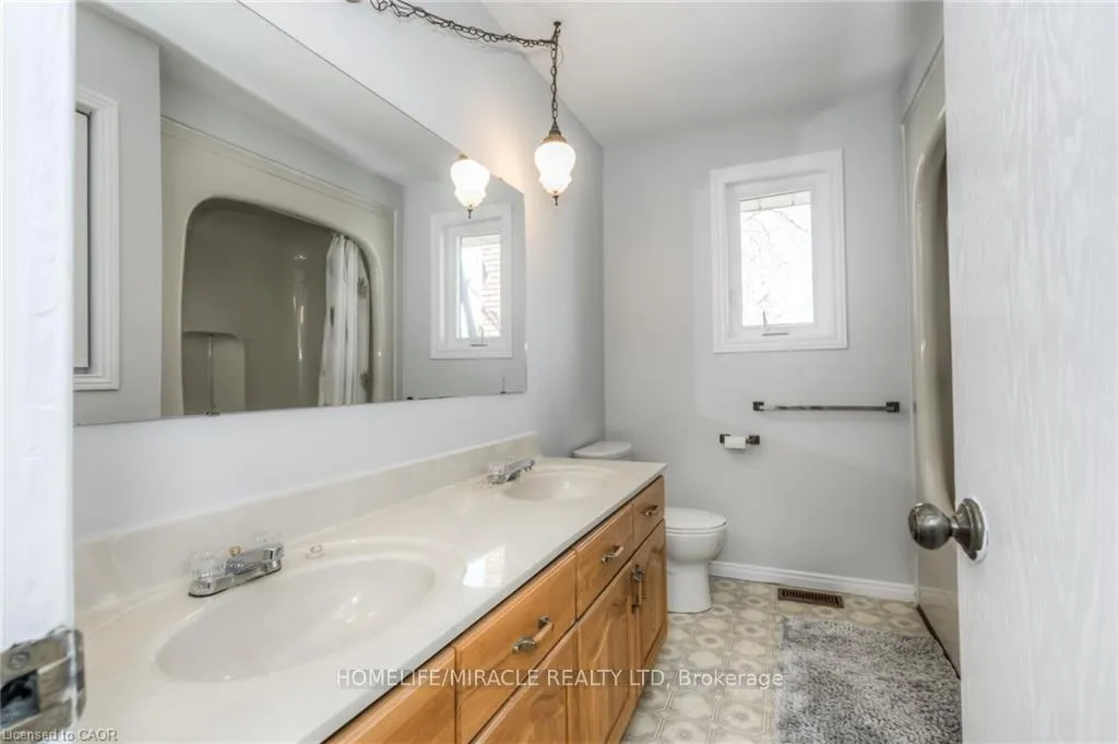Photo 10 of 107 Pinnacle Drive, Kitchener — HOMEH