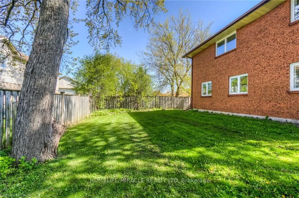 Photo 13 of 107 Pinnacle Drive, Kitchener — HOMEH