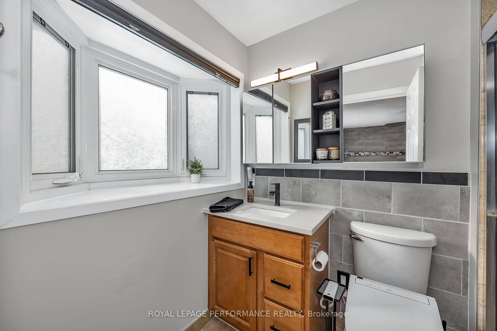 Photo 29 of 81 Saddle Crescent, Ottawa, Hunt Club Park — HOMEH