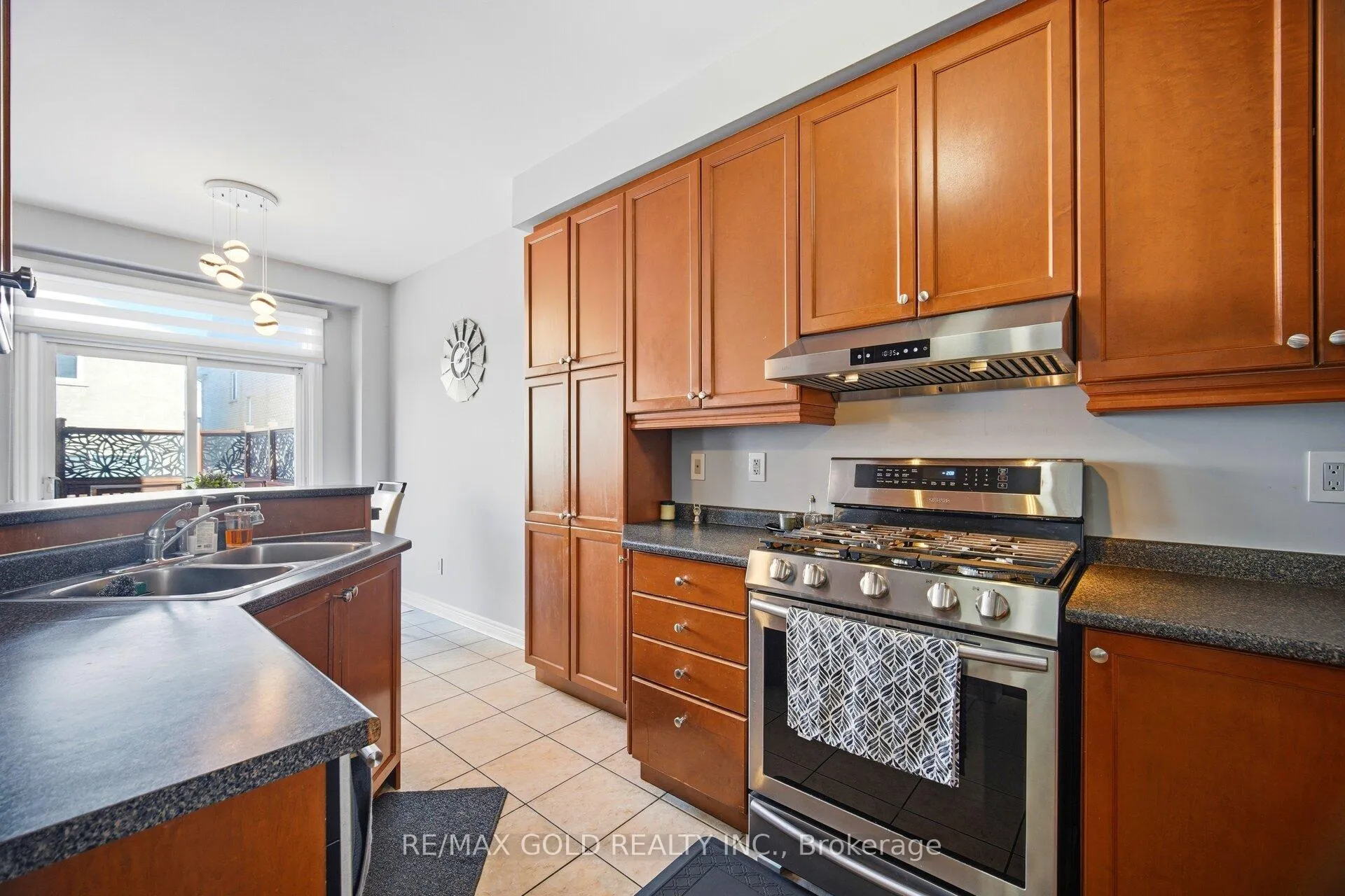 Photo 10 of 27 Frostbite Lane, Brampton, Sandringham-Wellington — HOMEH