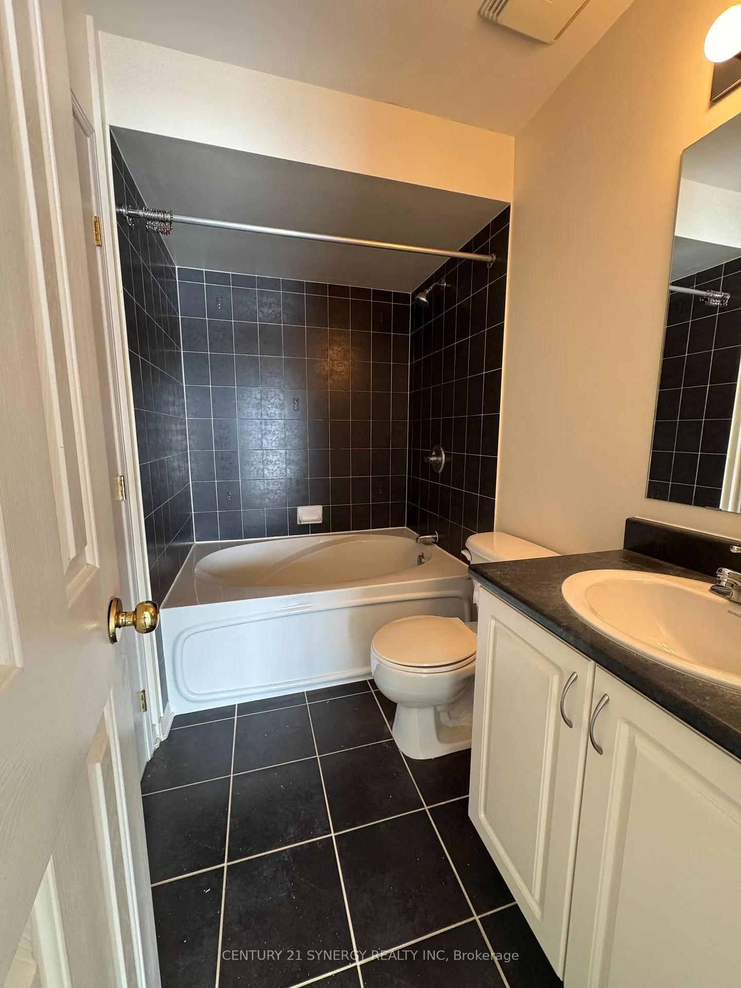 Photo 18 of Unit 4, 280 Tivoli Private, Ottawa, Merivale Industrial Park/Citiplace — HOMEH