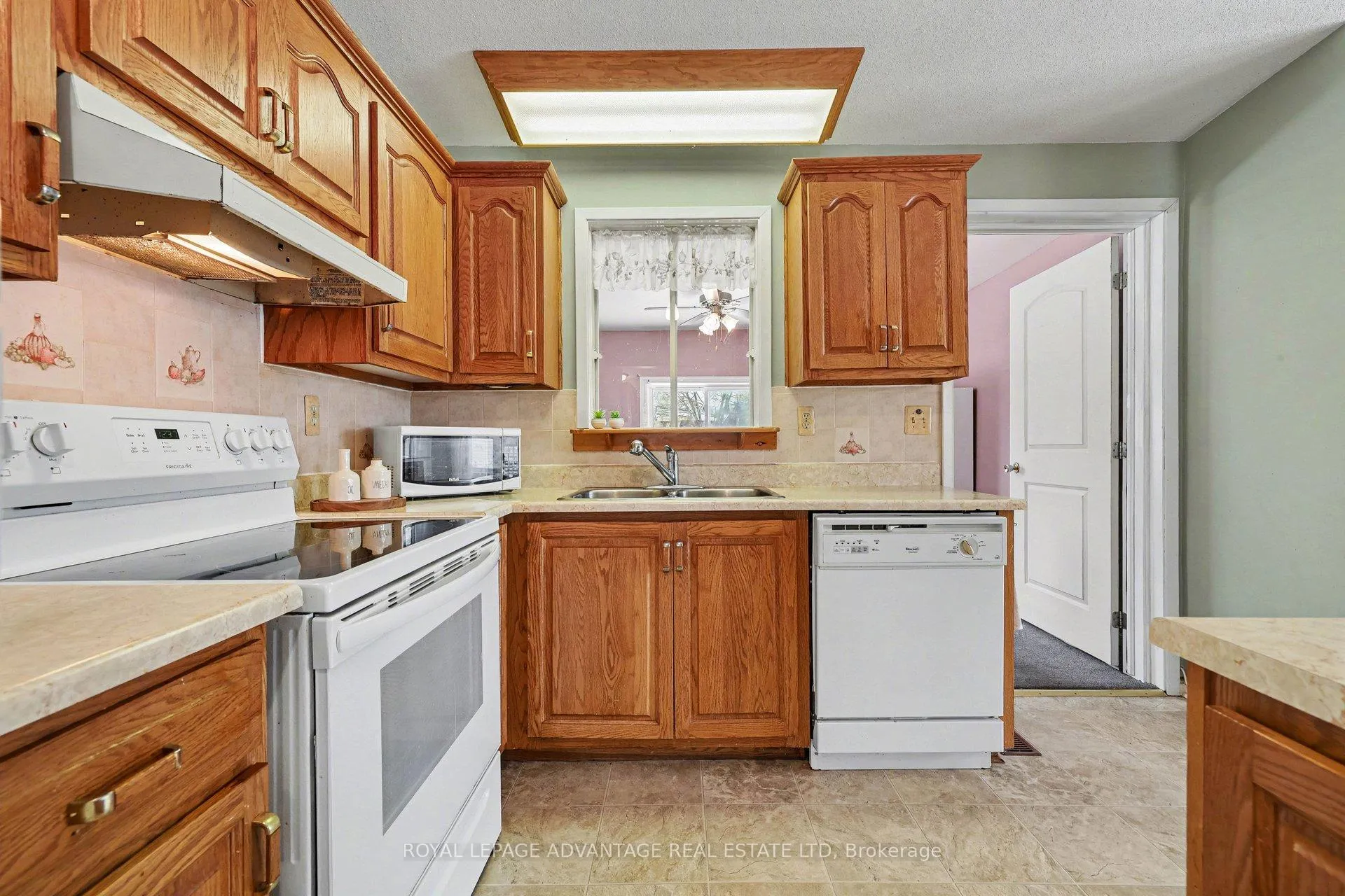 Photo 11 of 4 Otterdale Crescent E, Rideau Lakes, Rideau Lakes (South Elmsley) Twp — HOMEH