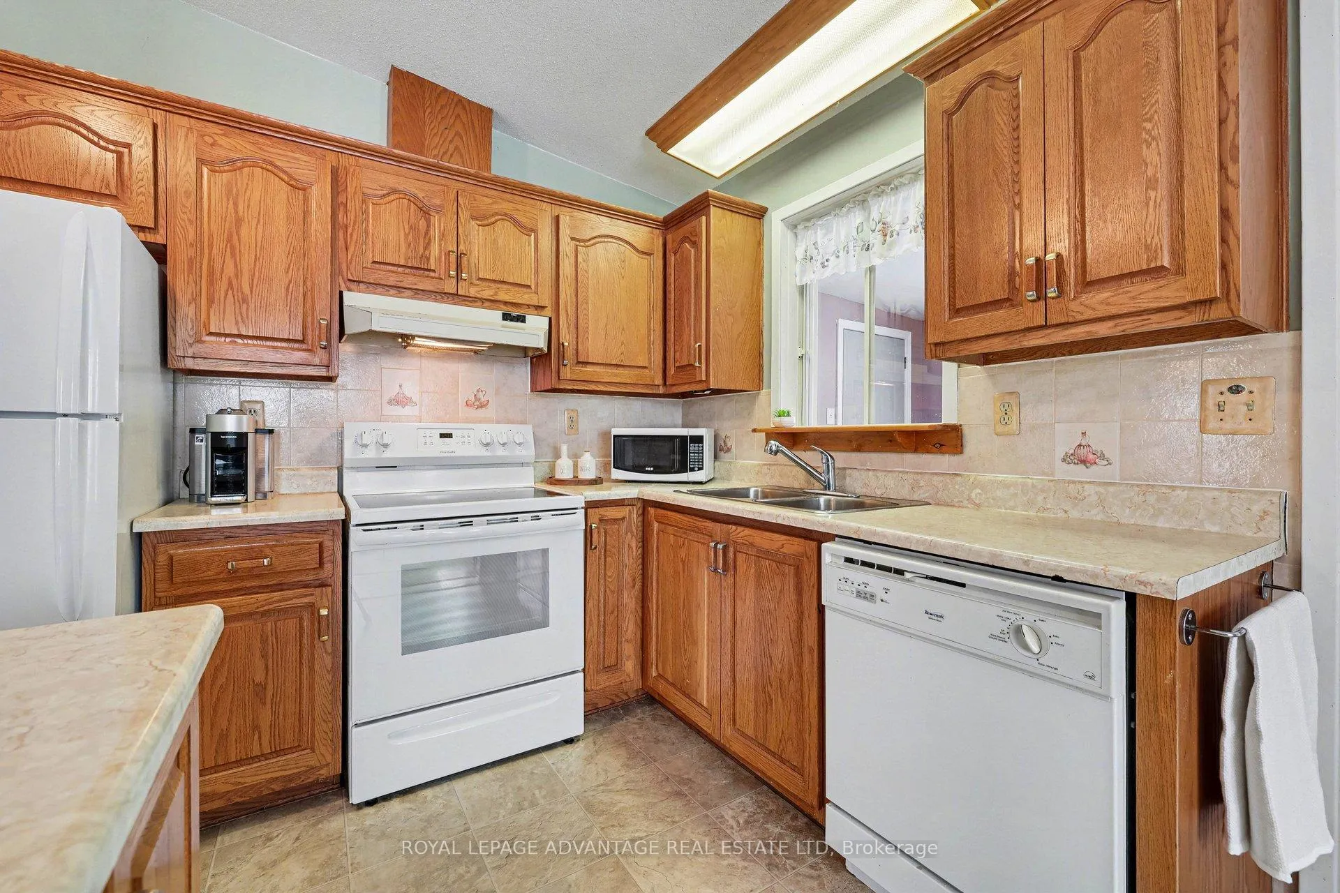 Photo 12 of 4 Otterdale Crescent E, Rideau Lakes, Rideau Lakes (South Elmsley) Twp — HOMEH