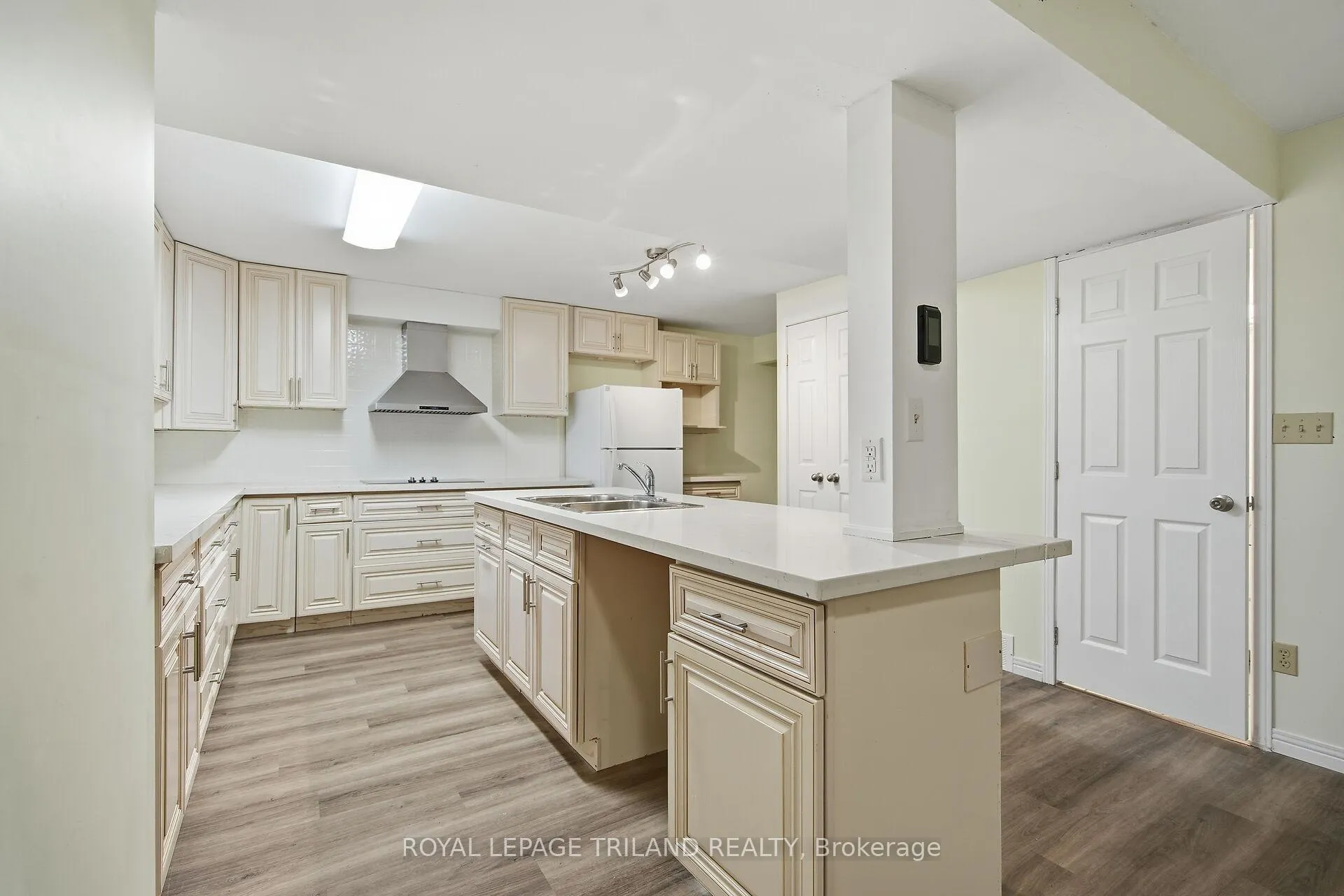 Photo 4 of Unit 2, 233 Centennial Avenue, St. Thomas — HOMEH
