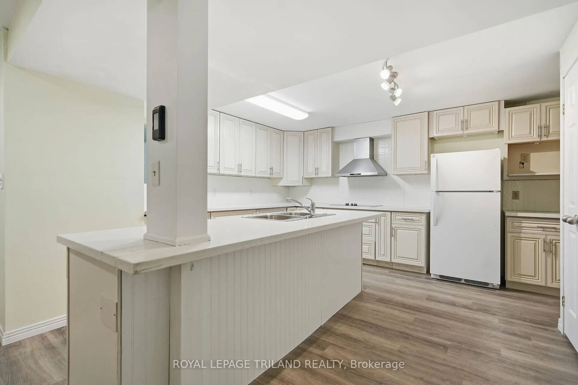Photo 6 of Unit 2, 233 Centennial Avenue, St. Thomas — HOMEH