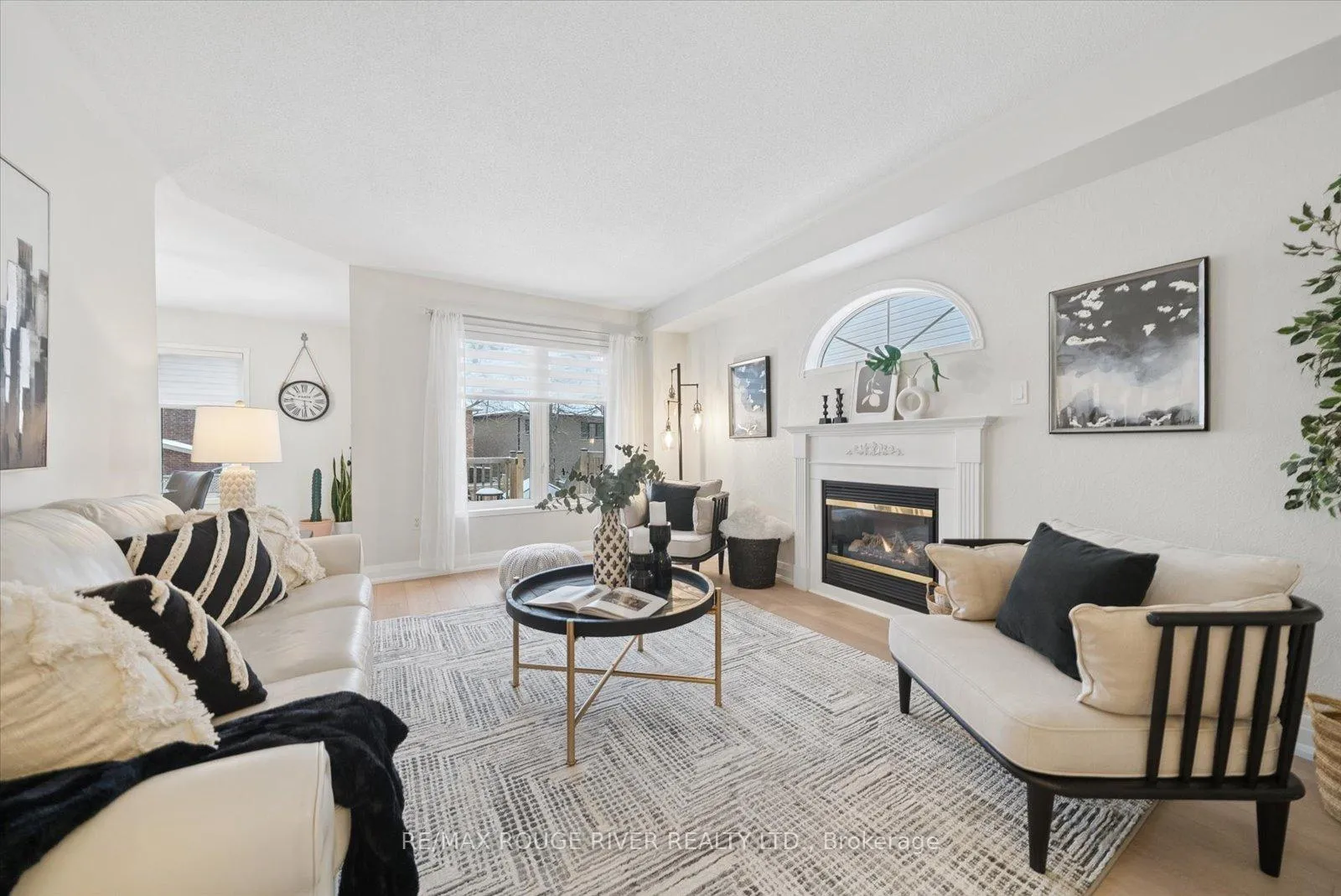 Photo 12 of 47 Downey Drive, Whitby, Brooklin — HOMEH