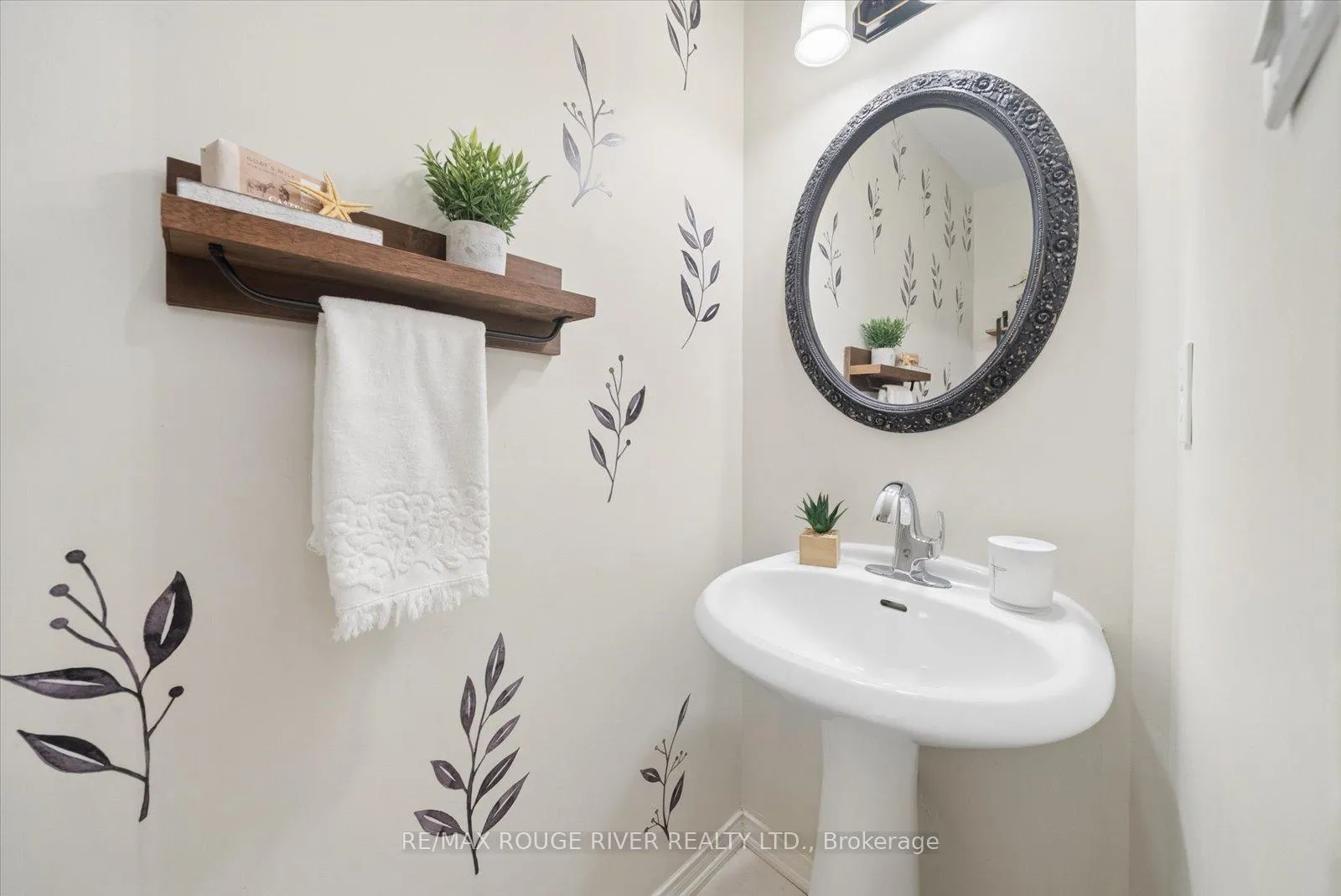 Photo 15 of 47 Downey Drive, Whitby, Brooklin — HOMEH