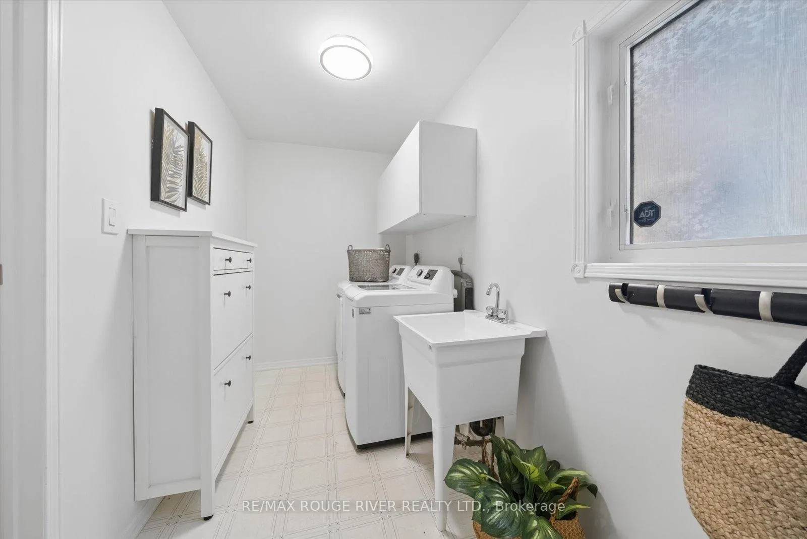 Photo 16 of 47 Downey Drive, Whitby, Brooklin — HOMEH